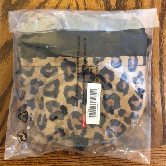 supreme neck pouch leopard